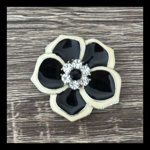 Elegant vintage black cream enamel rhinestone flower pendant 80s retro jewelry